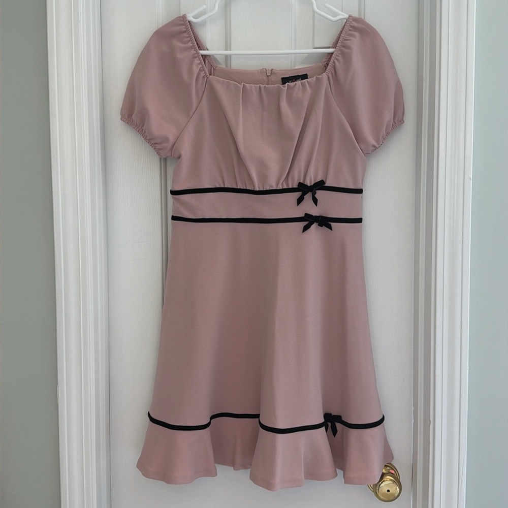NWT girls Dillards in Girl blush pink dress. Black bows. Size 16